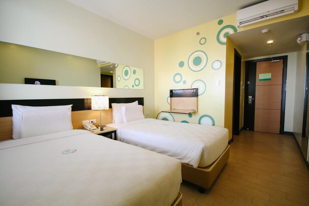 Go Hotels Iloilo Экстерьер фото