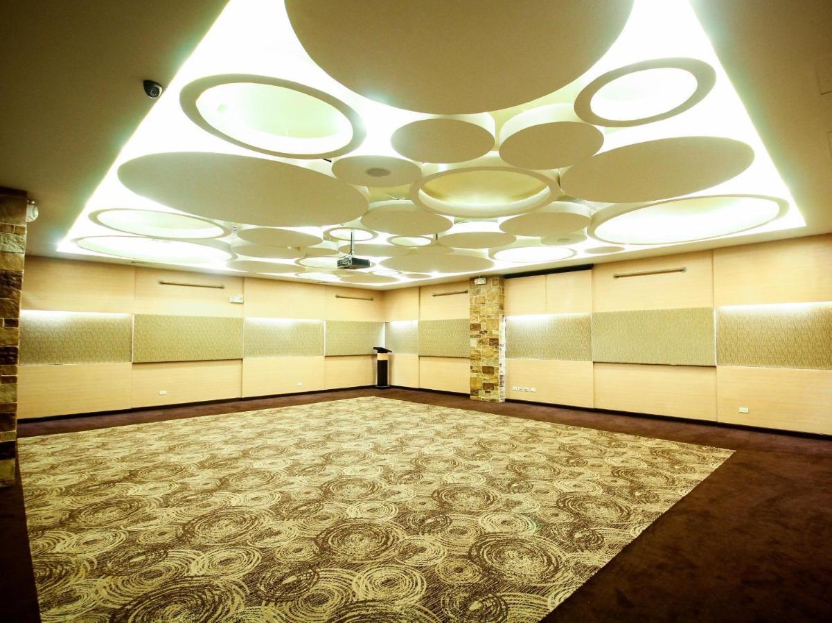 Go Hotels Iloilo Экстерьер фото