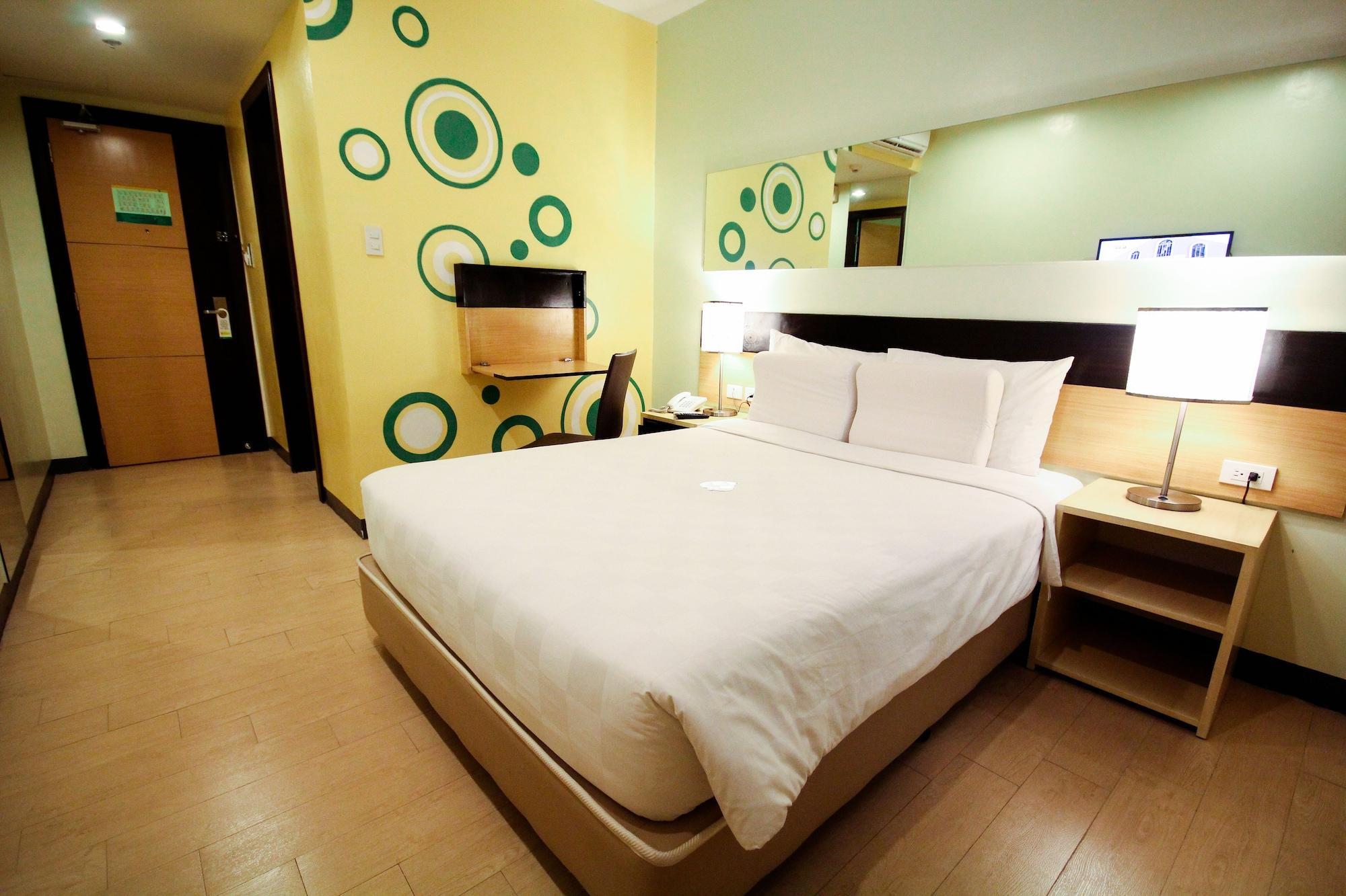 Go Hotels Iloilo Экстерьер фото