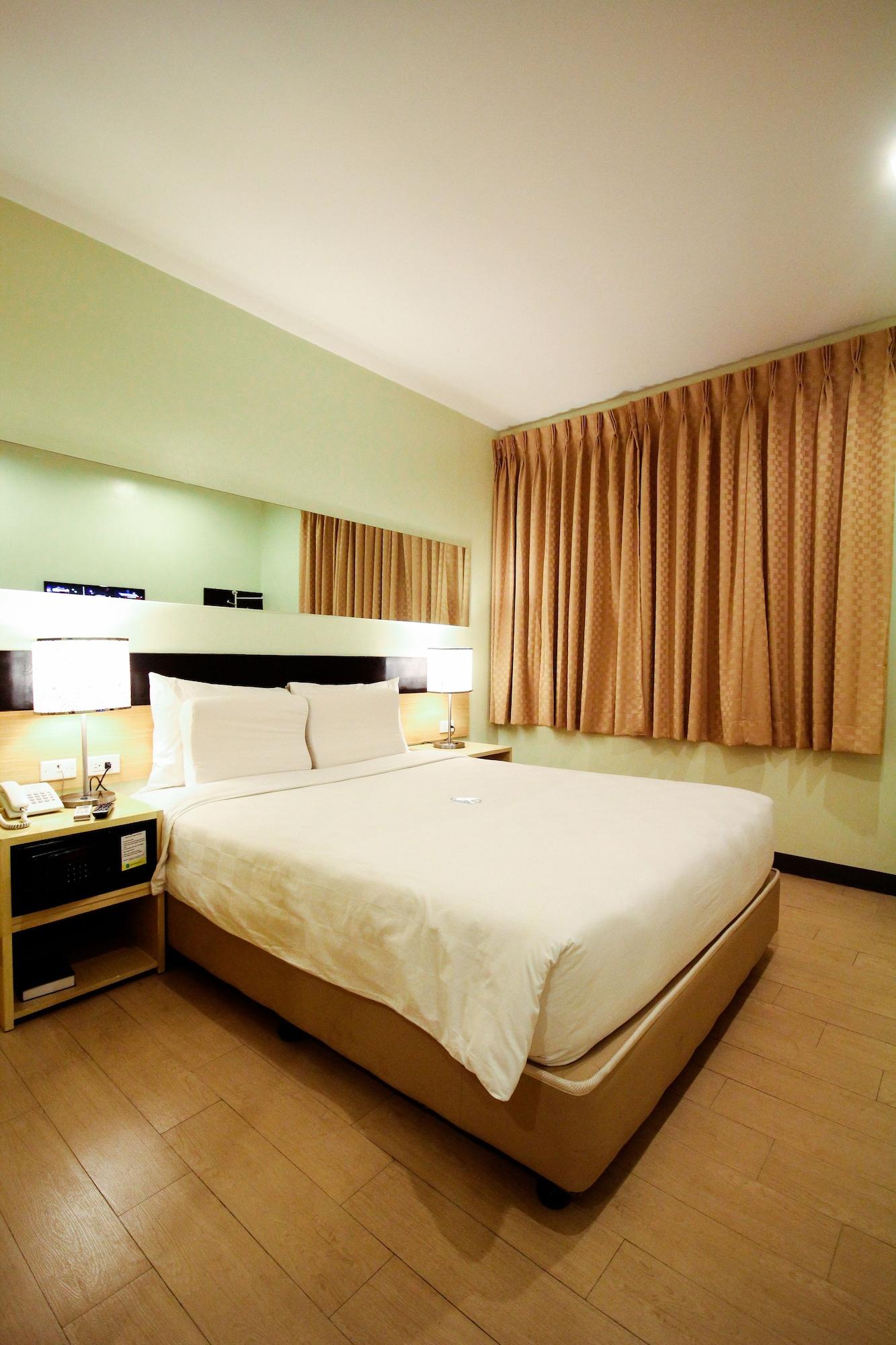 Go Hotels Iloilo Экстерьер фото