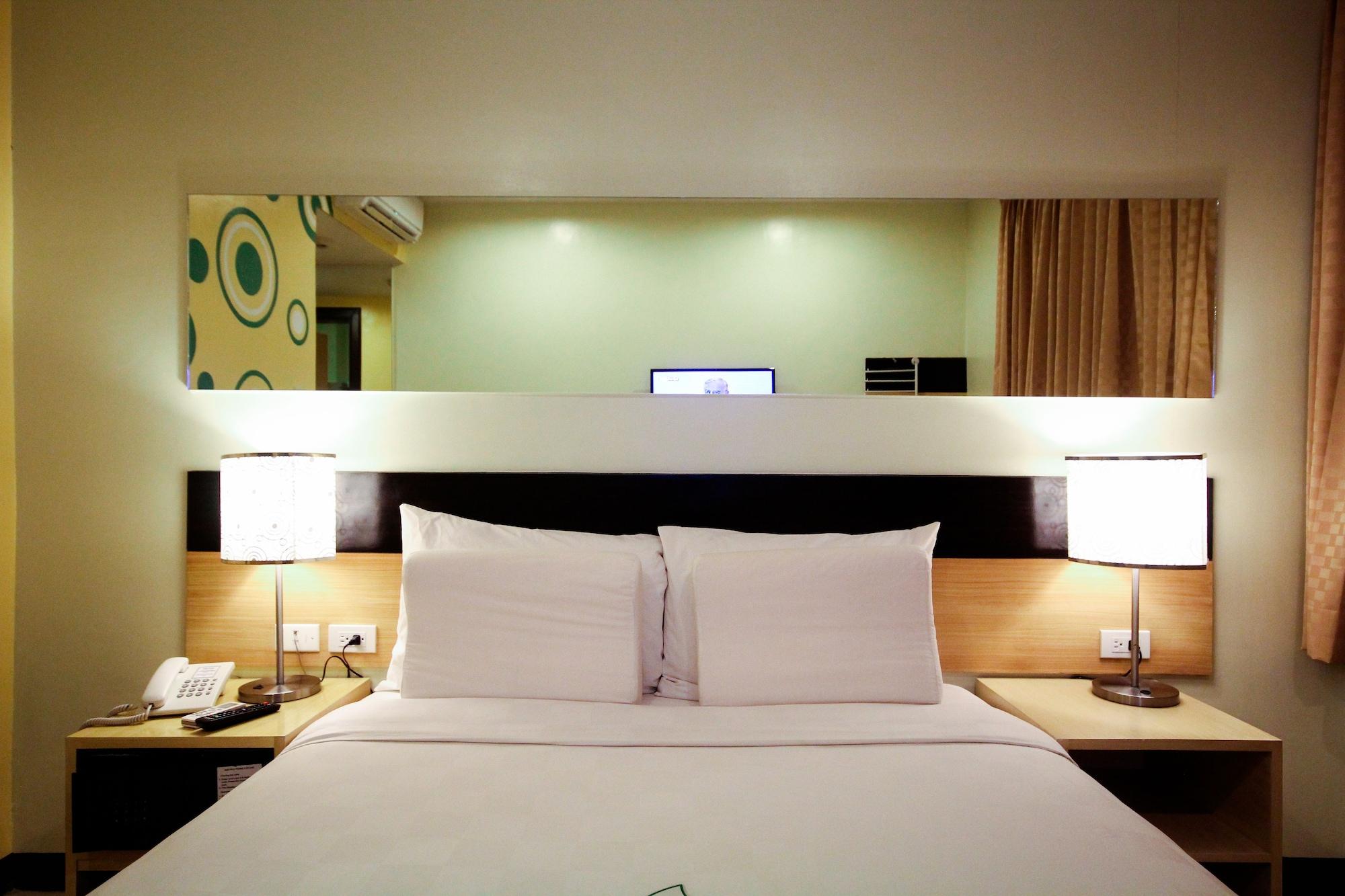 Go Hotels Iloilo Экстерьер фото