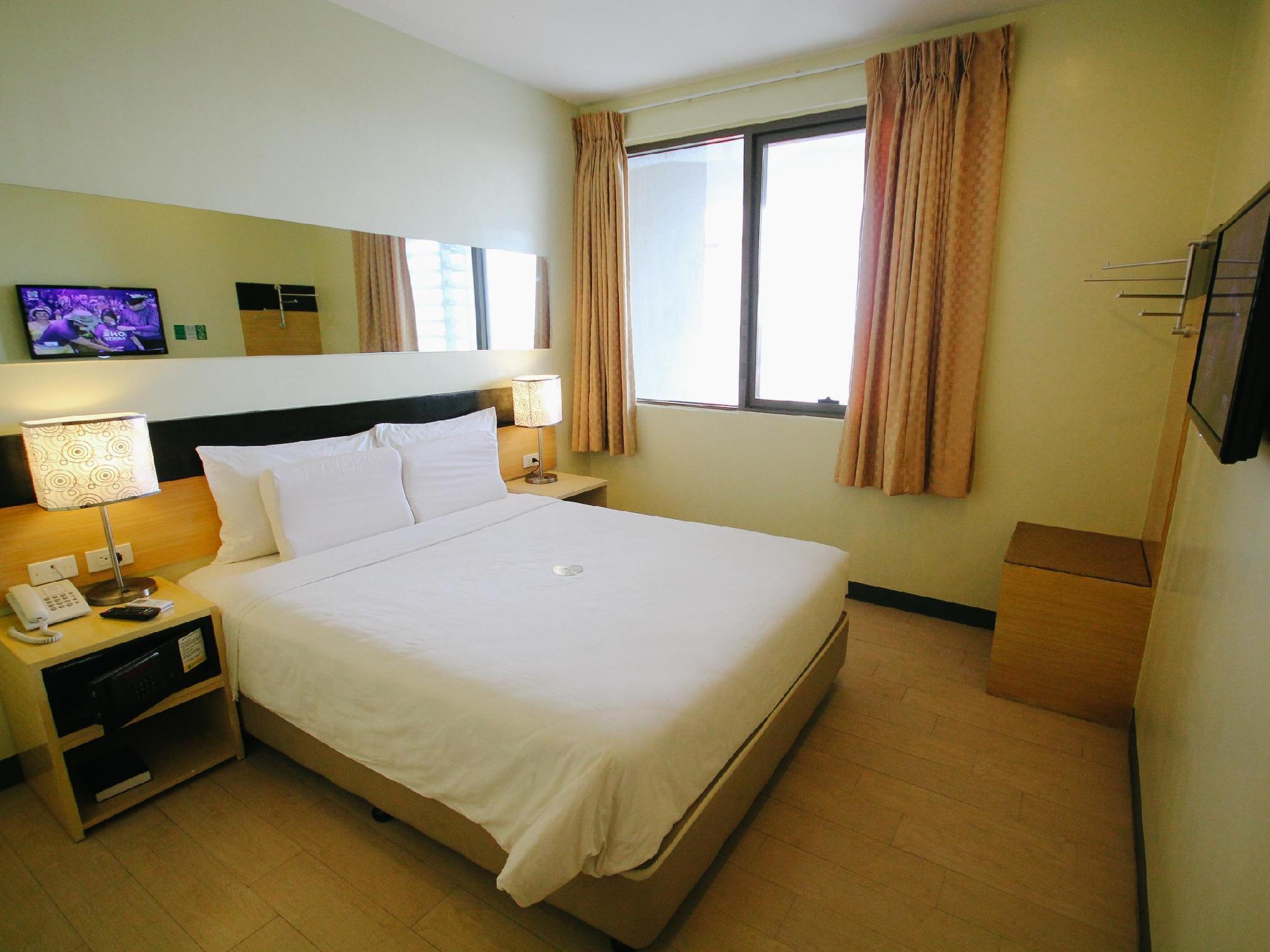 Go Hotels Iloilo Экстерьер фото