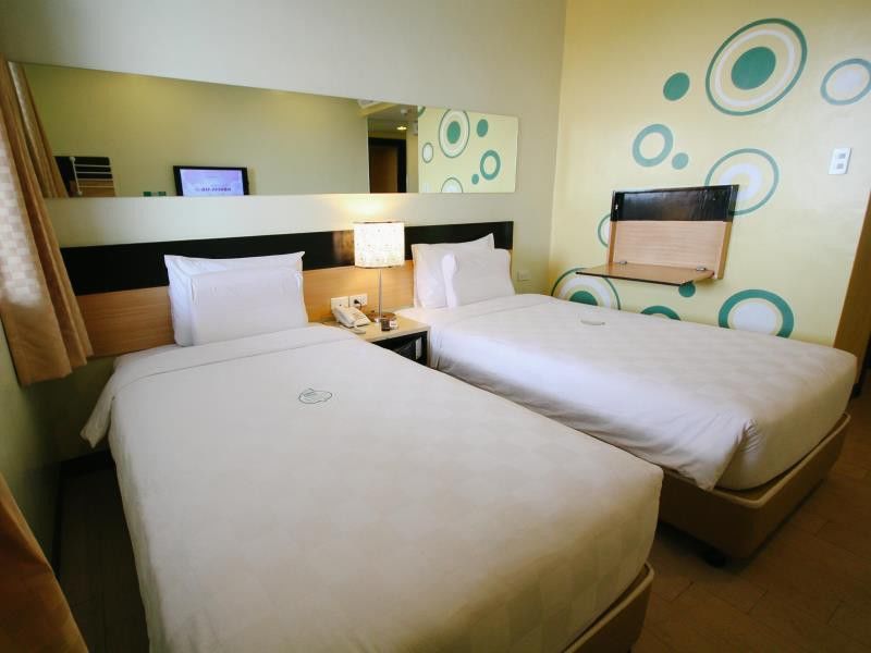 Go Hotels Iloilo Экстерьер фото