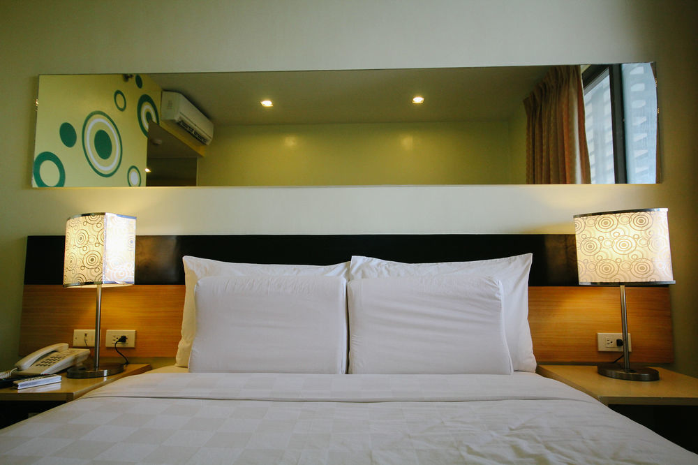 Go Hotels Iloilo Экстерьер фото