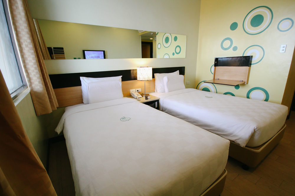 Go Hotels Iloilo Экстерьер фото
