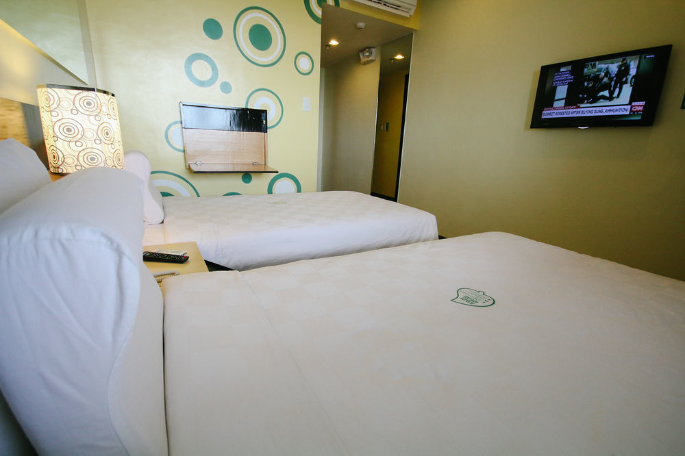 Go Hotels Iloilo Экстерьер фото
