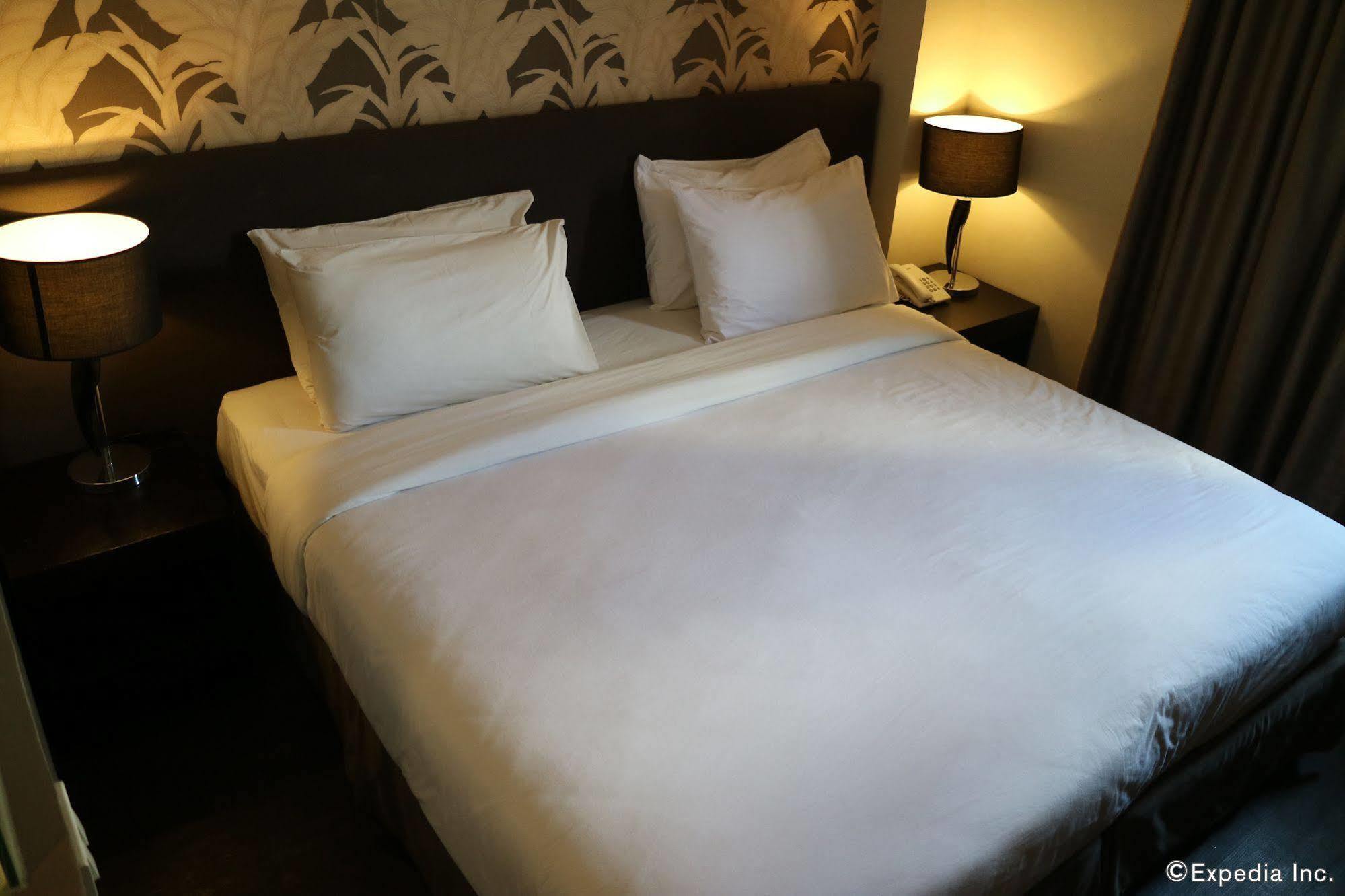Go Hotels Iloilo Экстерьер фото