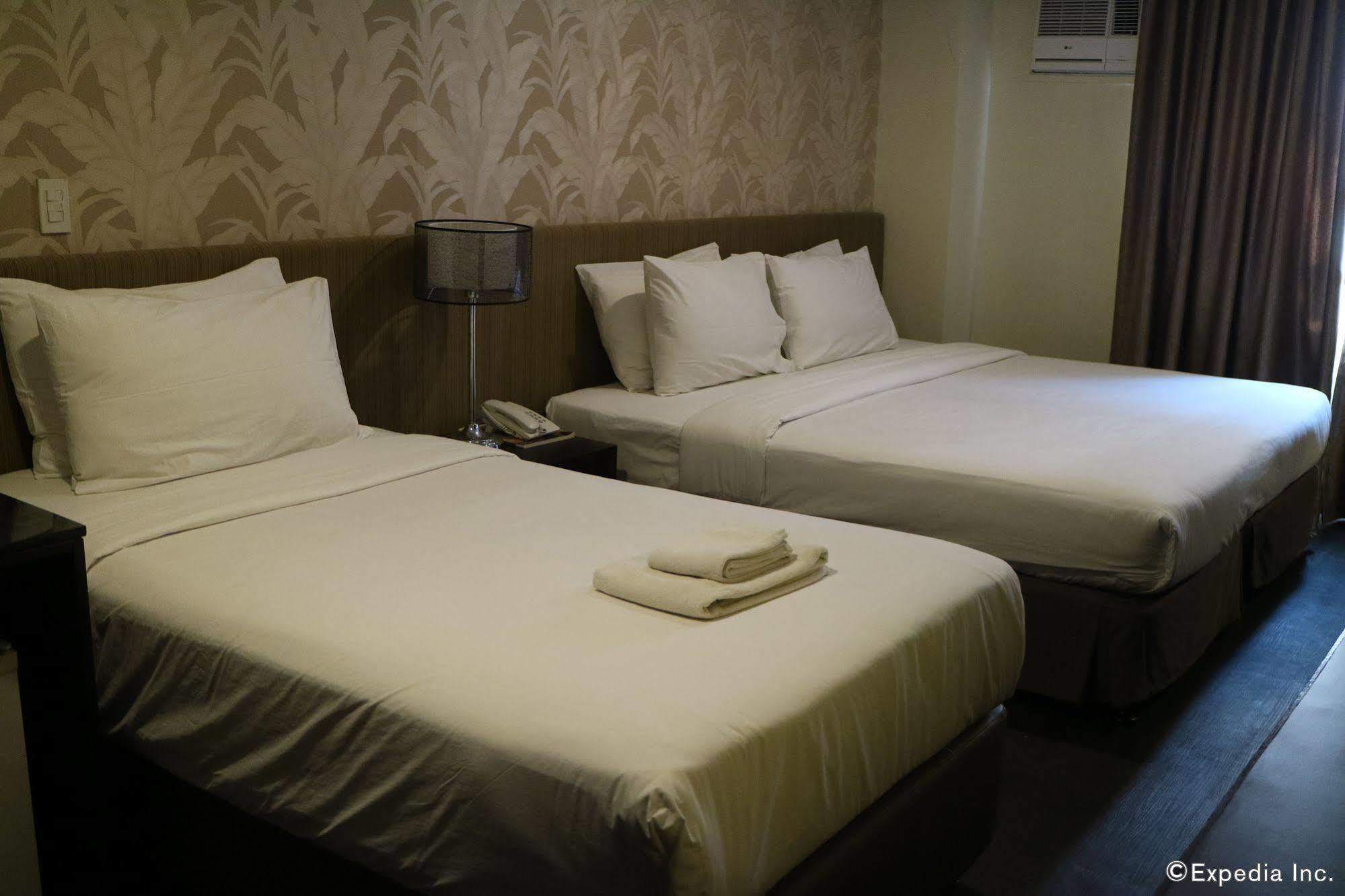 Go Hotels Iloilo Экстерьер фото